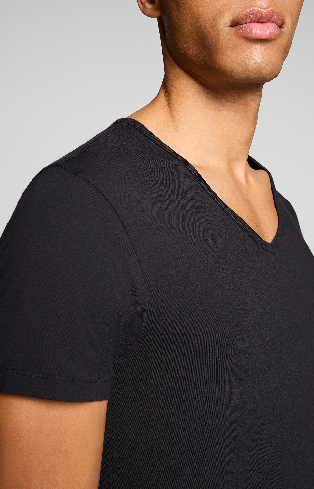 Levi's® T-Shirt »LEVIS MEN V-NECK« 2er Pack,  mit V-Ausschnitt und kurzen Ärmeln