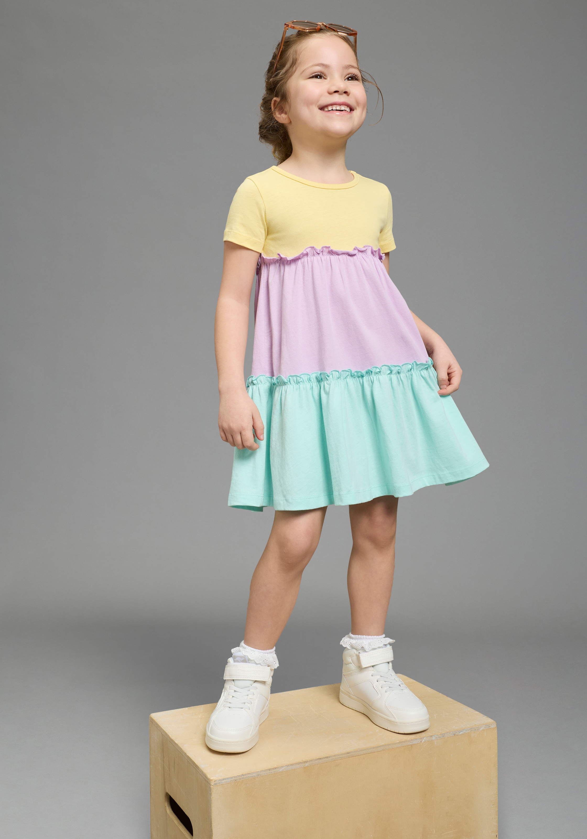 KIDSWORLD Jerseykleid »- Volantkleid für kleine Mädchen« festliche Anlässe,  kniefreie Länge,  verspielter Stil