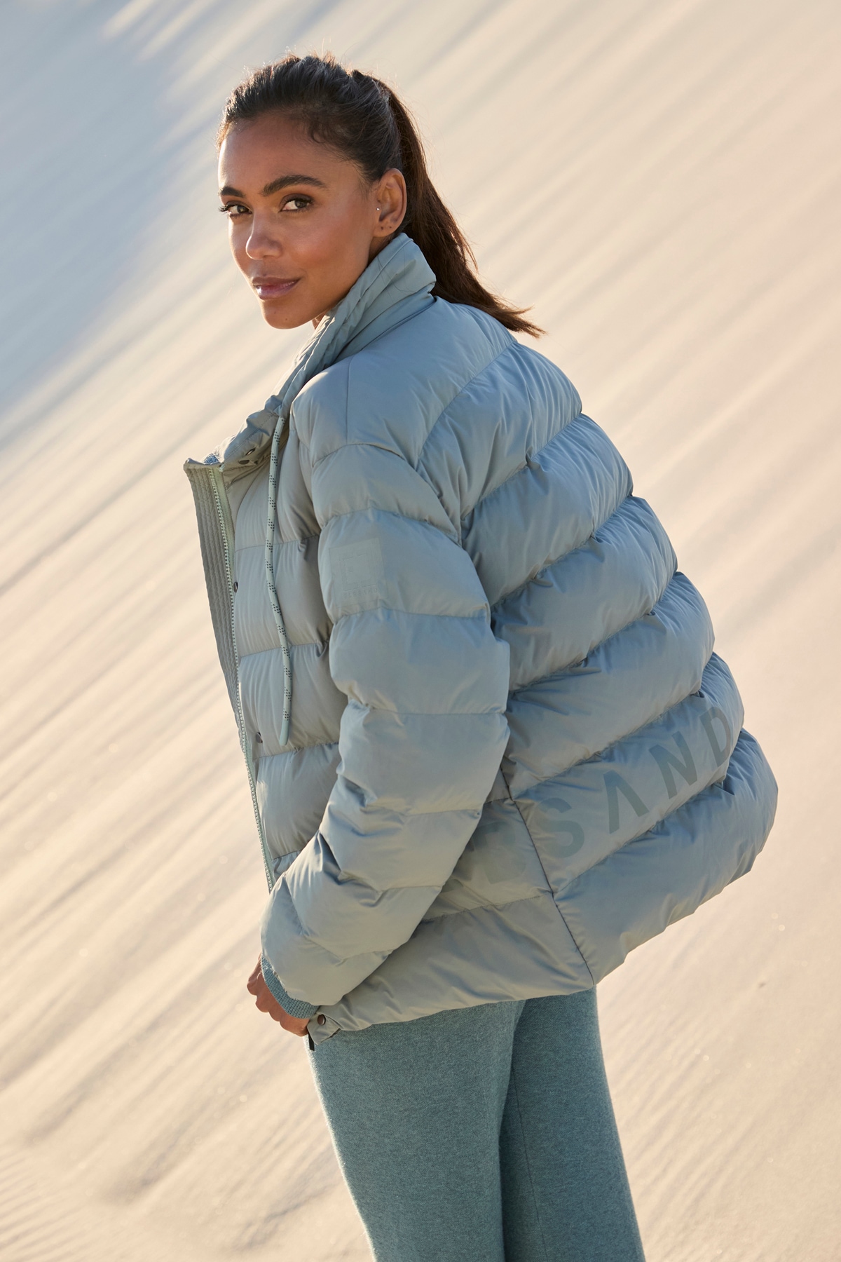Elbsand Steppjacke ohne Kapuze mit großem Letter-Print