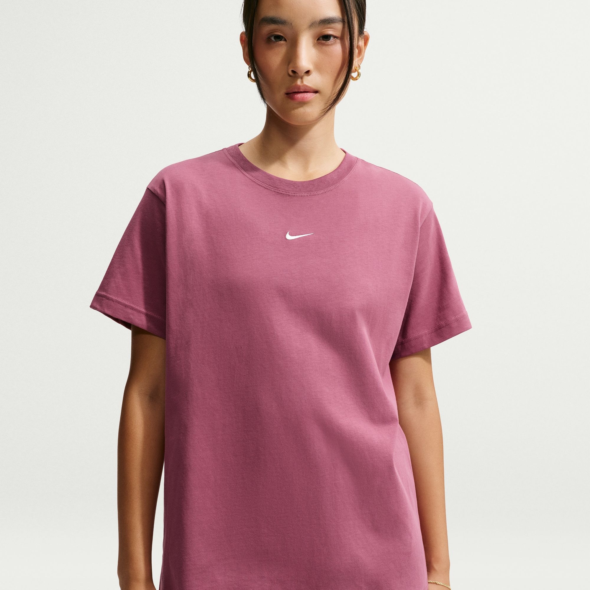 Nike Sportswear T-Shirt »W NSW CLASSIC SS TEE« Kurzarm, mit Rundhalsausschnitt, aus Baumwoll-Jersey, normale Länge