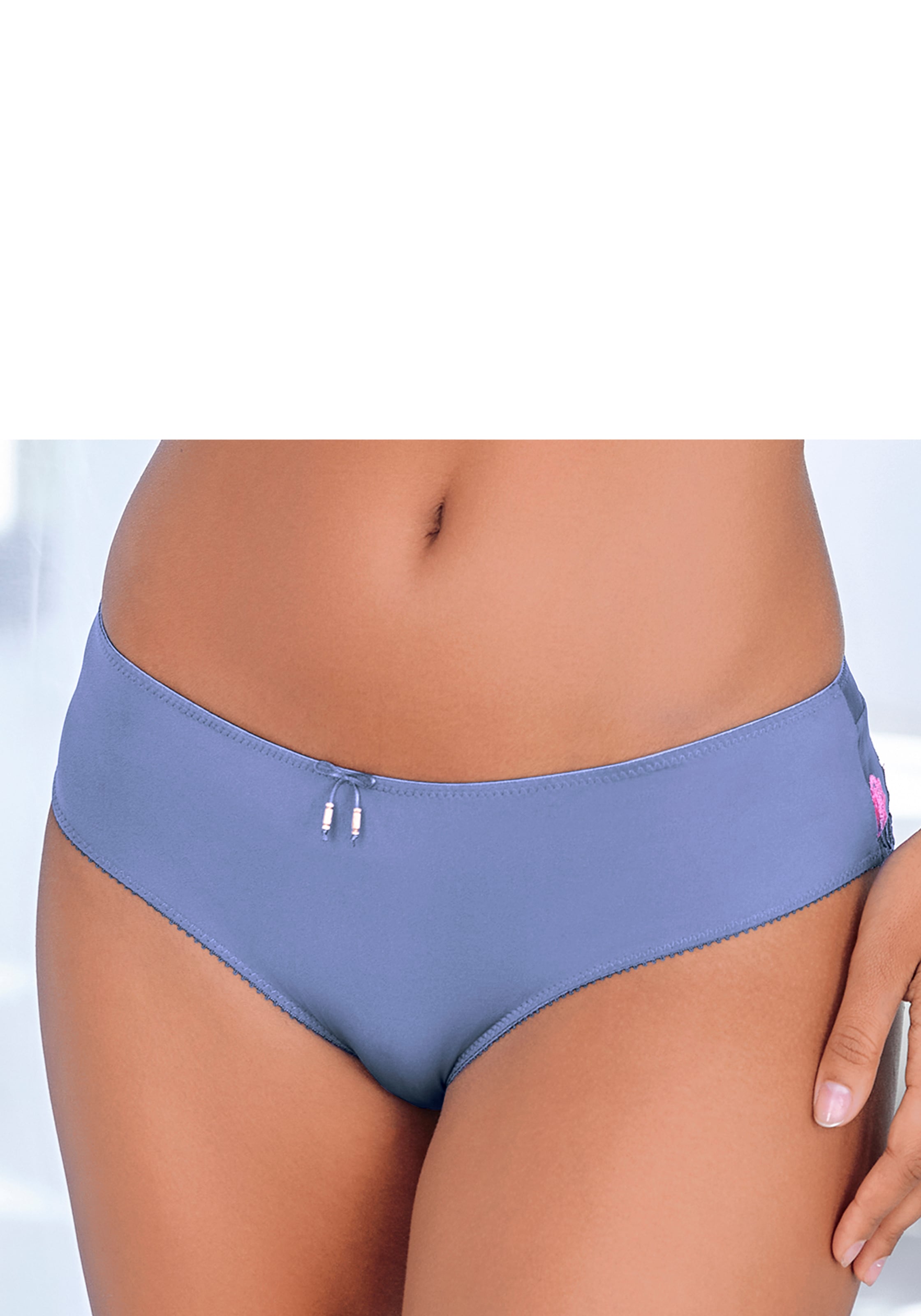 LASCANA Tanga »Maria« mit blumiger Stickereispitze