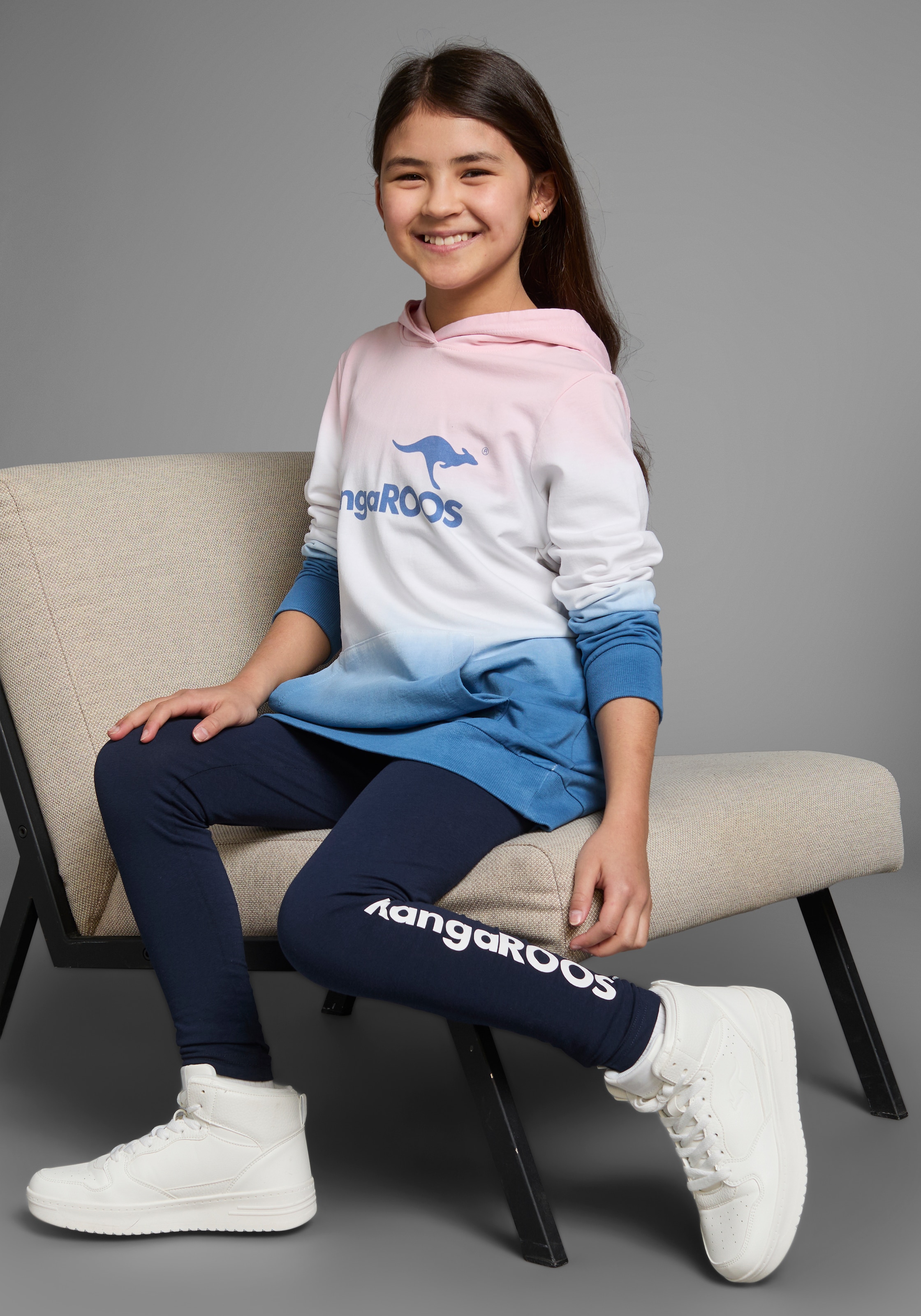 KangaROOS Kapuzensweatshirt », Longsweatshirt mit Farbverlauf«, Langarm mit Bündchen, taillierter Schnitt, mit Logodruck