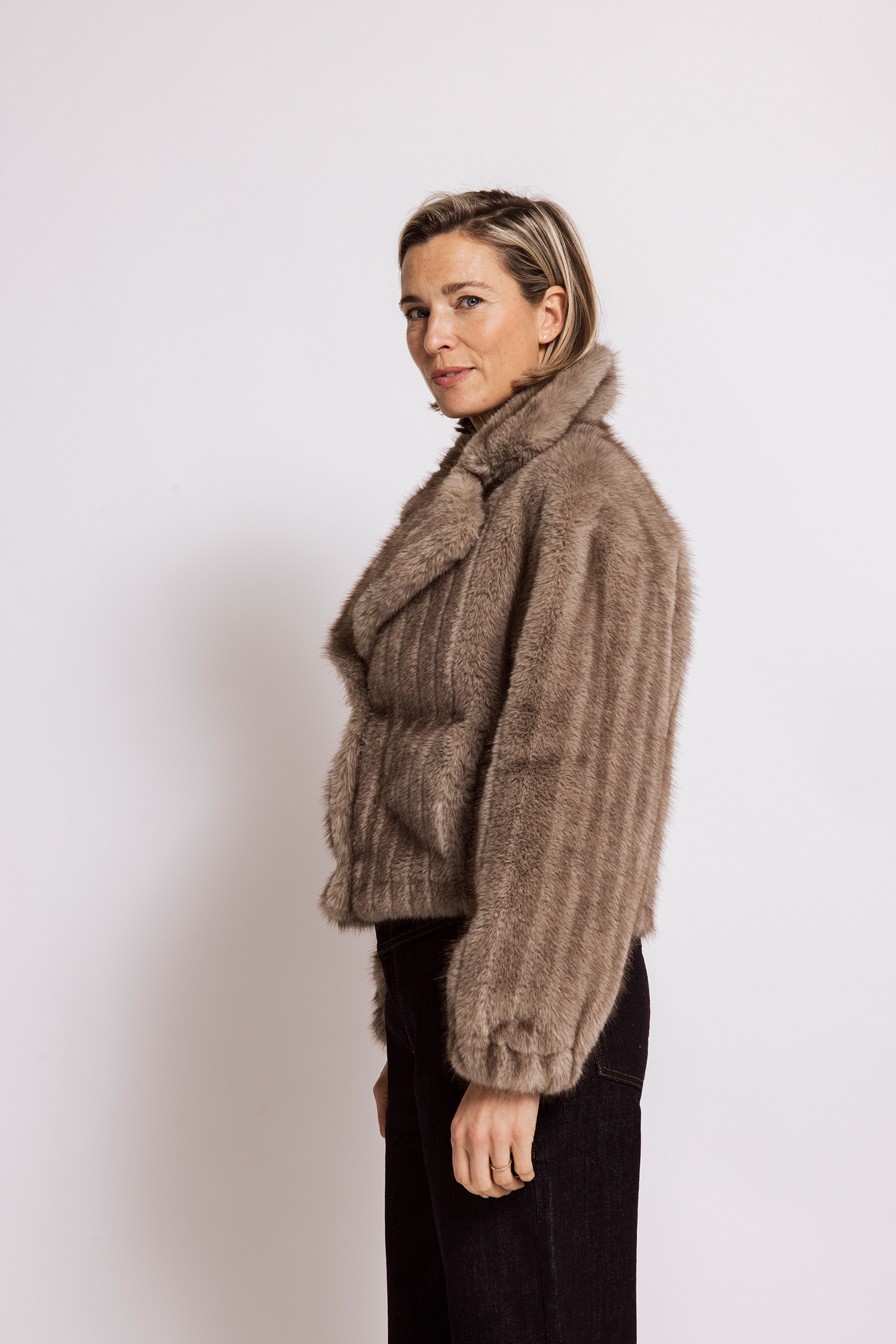 Zhrill Kurzblazer »CHARLA« Fellimitat-Jacke, Reverskragen,  Casual Stil, bequeme Passform