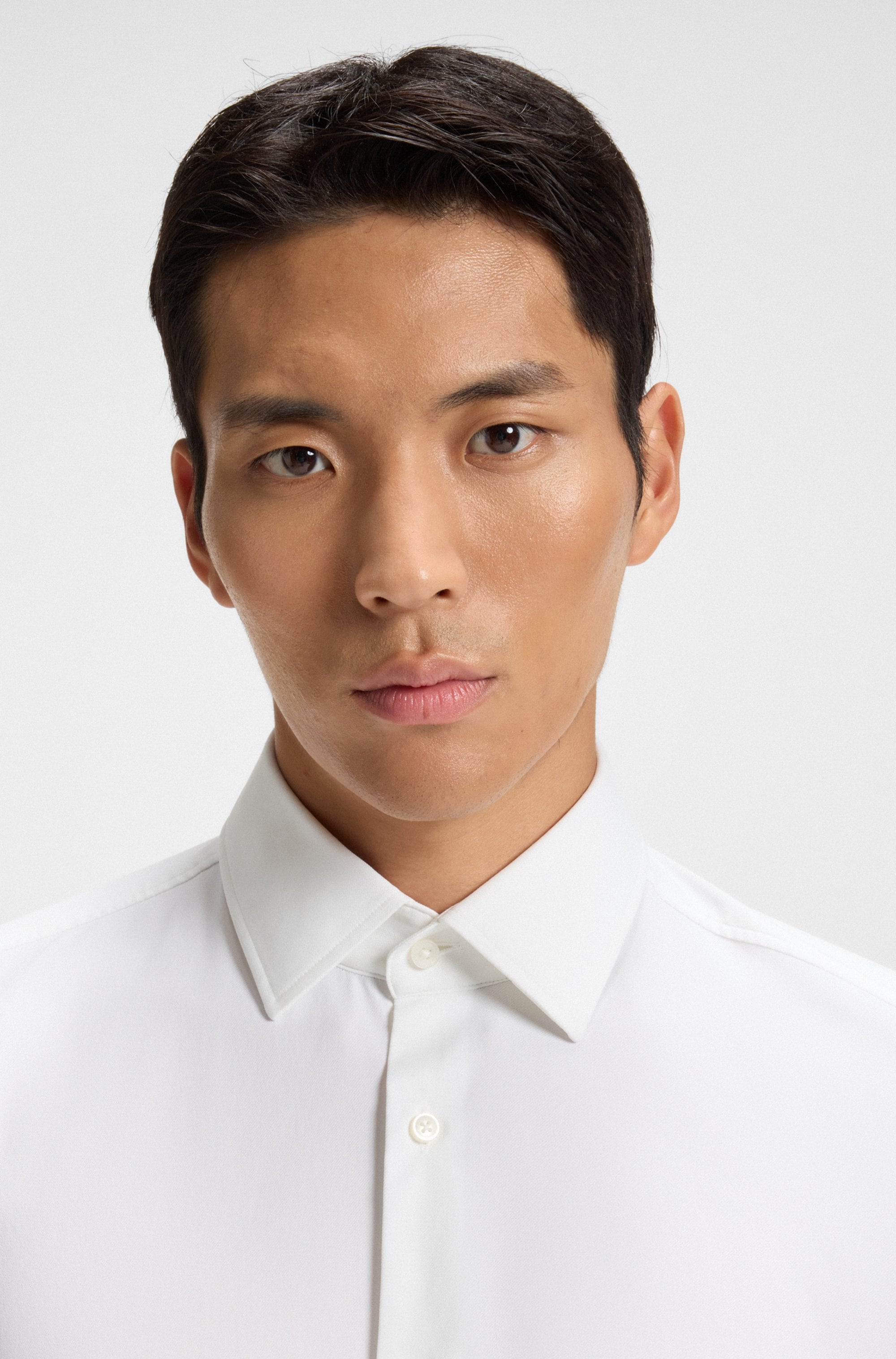 BOSS Businesshemd Slim-Fit, aus funktionalem Stretch-Twill, Kentkragen