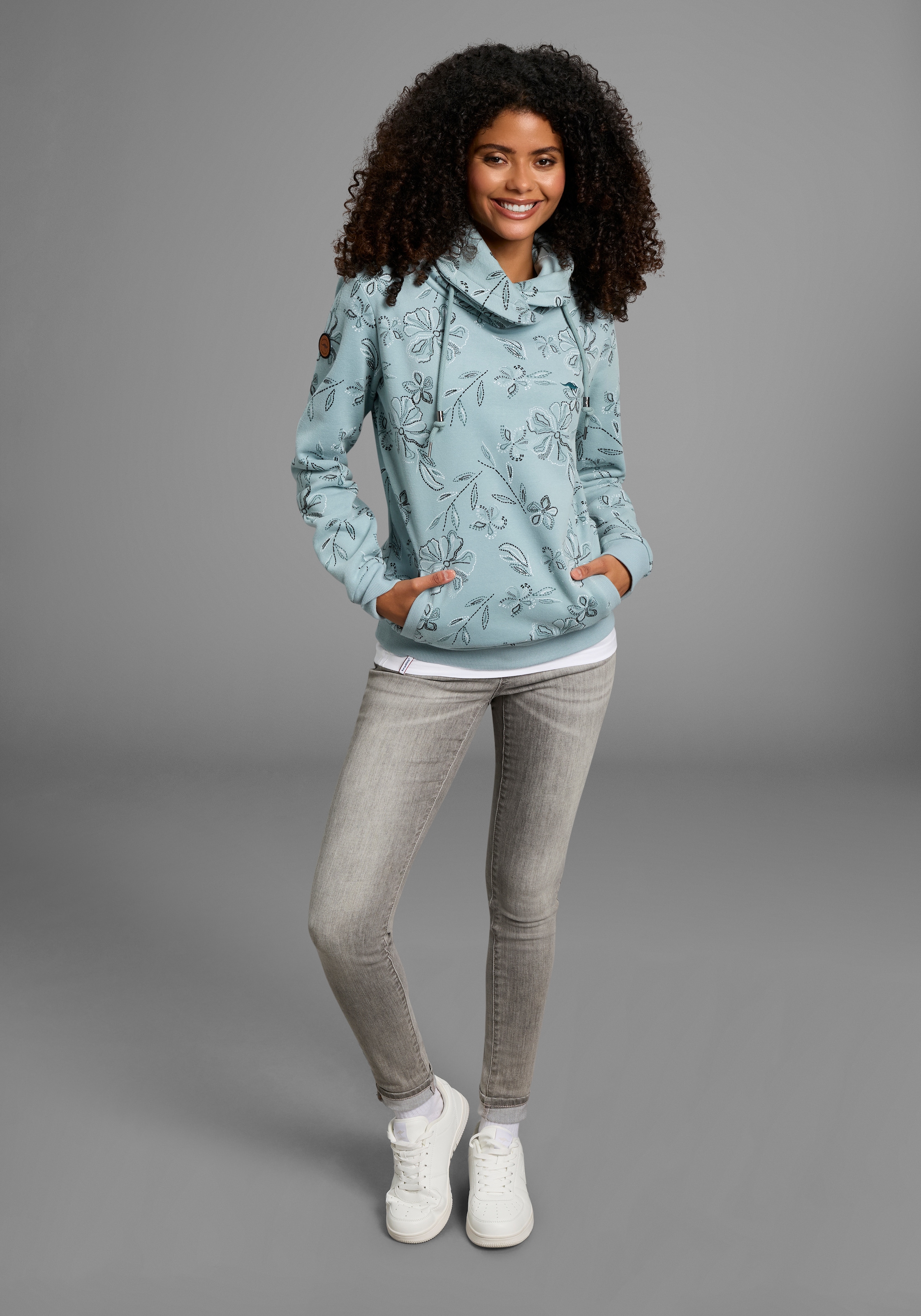 KangaROOS Sweatshirt, mit hohem kuscheligen Kragen und Alloverdruck