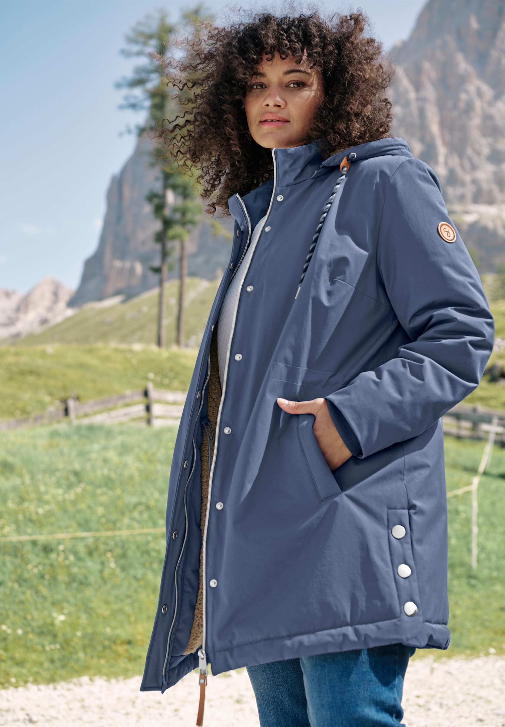 Sheego Parka »Outdoorjacke Parka mit kuscheligem Teddyfutter« Abnehmbare Kapuze