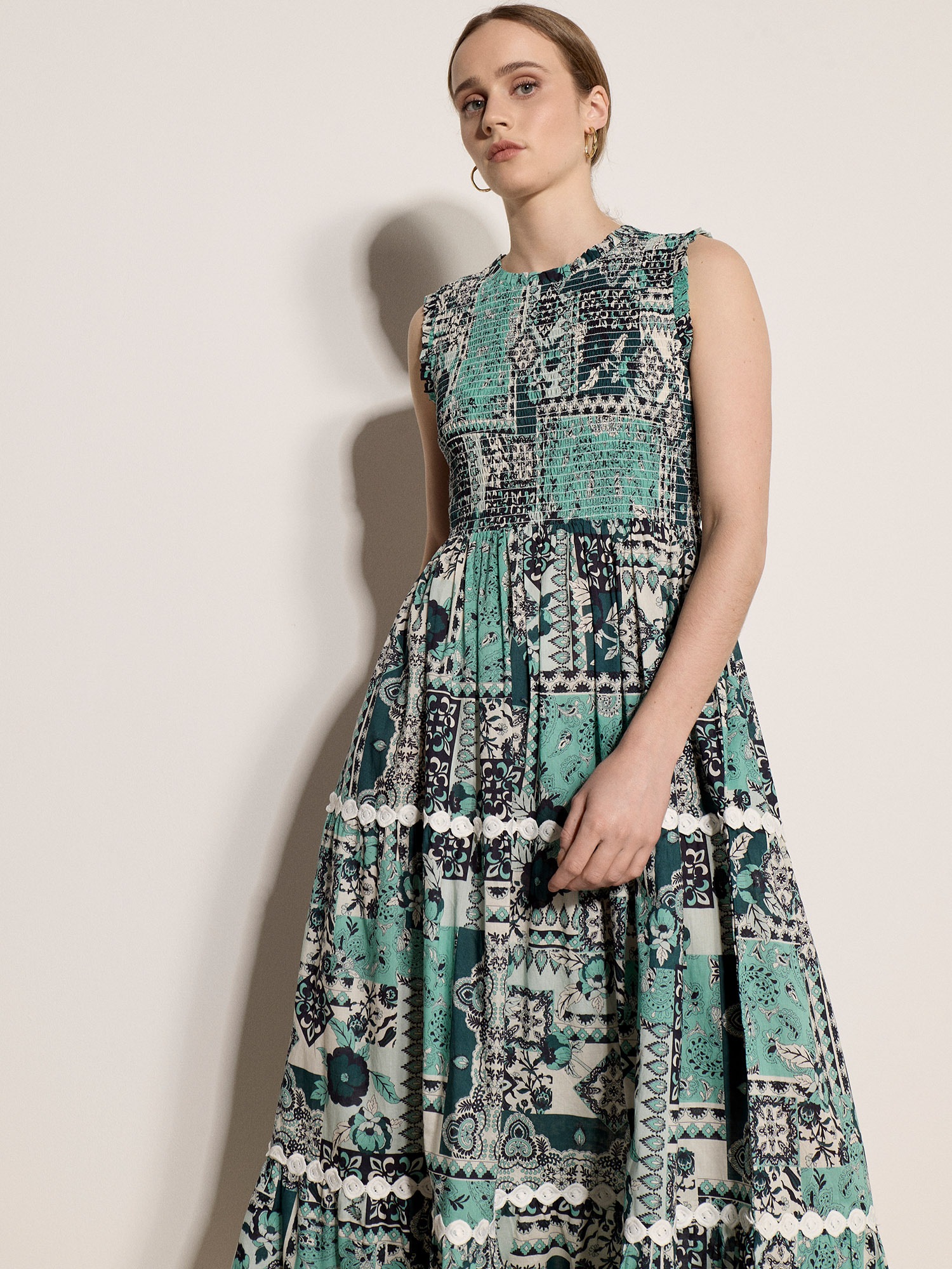 Apricot Midikleid »Druckkleid« mit Smokdetails und Rüschen
