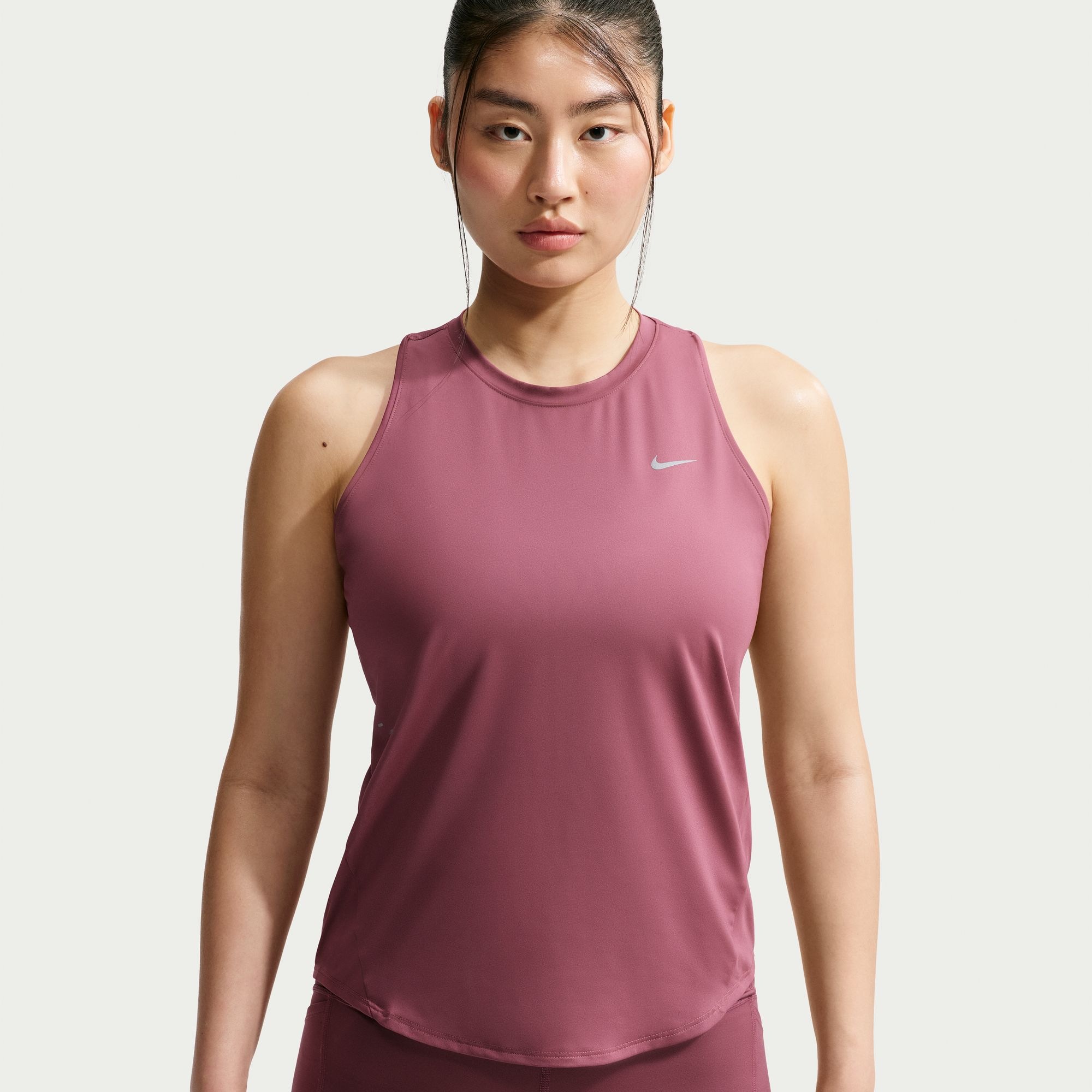 Nike Lauftop »W NK SWIFT DF TANK STNDRD« ärmelloses Design, leichtes Material, lockerer Schnitt