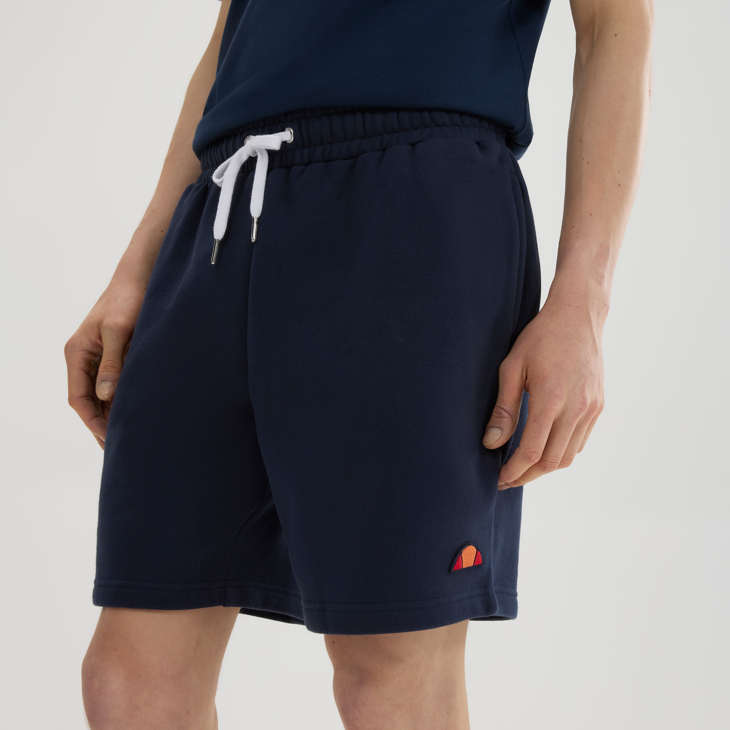 Ellesse Sweatshorts »ISLINGTON SHORT«  bequeme Passform, sportlicher Stil, für Freizeit und aktive Tage