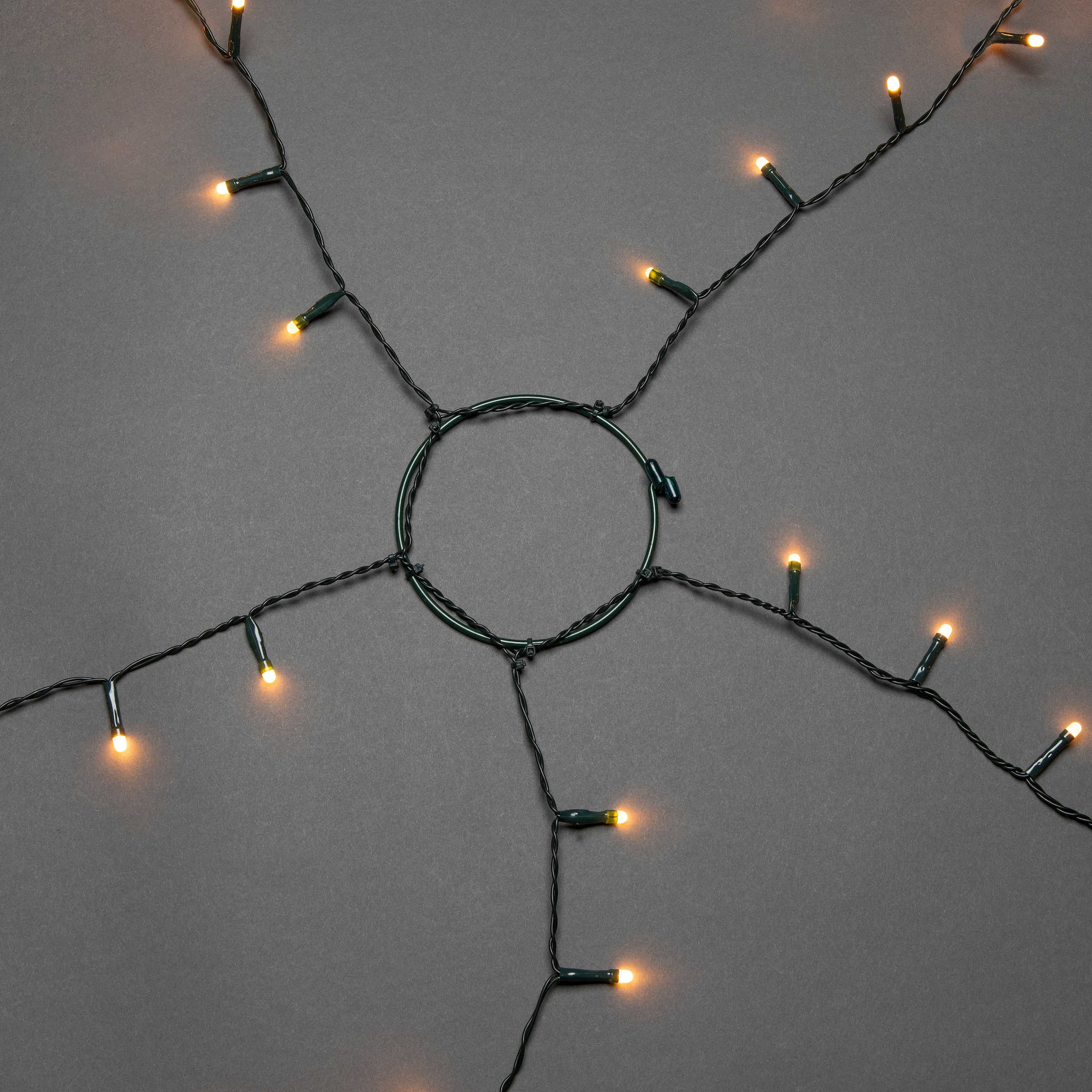 KONSTSMIDE LED-Baummantel »Weihnachtsdeko, Christbaumschmuck«, 200 St.-flammig, LED Lichterkette mit Ring Ø 8, 5 Stränge à 40 Dioden, gefrostet