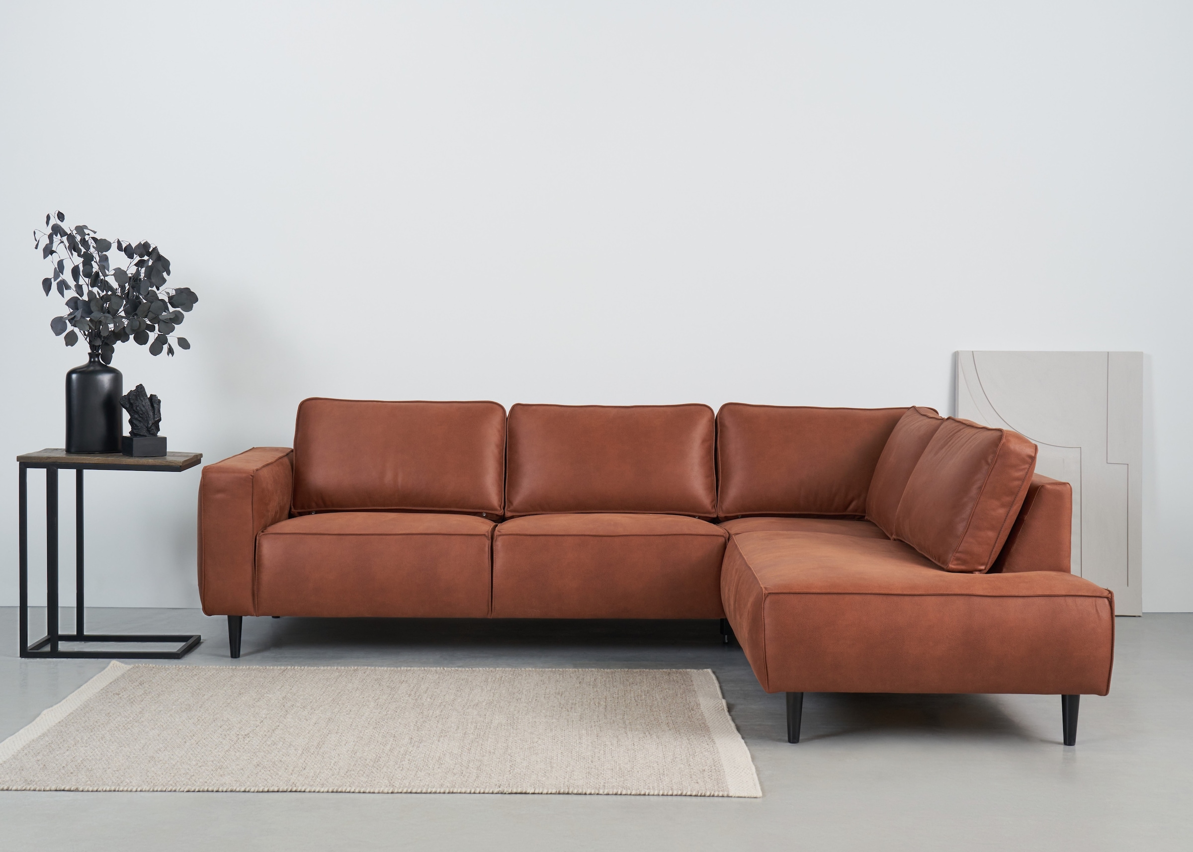 Places of Style Ecksofa »Fumone, Lederoptik oder Soft-Touch Chenille«, Breite 260, mit schwarzen Massivholzfüßen