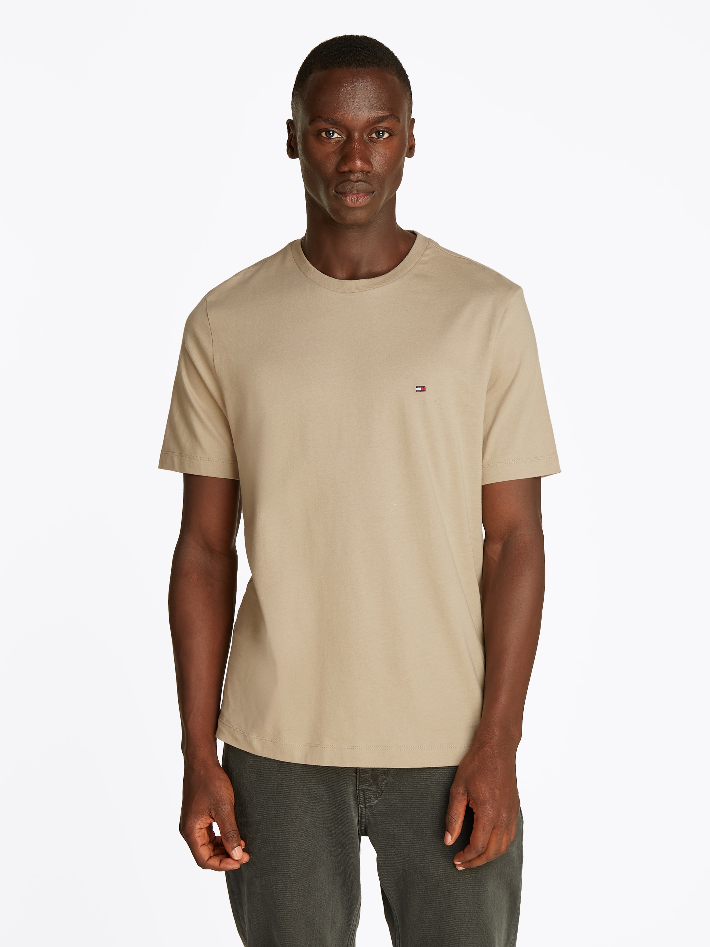 Tommy Hilfiger T-Shirt »ESSENTIAL REG FIT SOLID TEE«, mit Rundhalsausschnitt