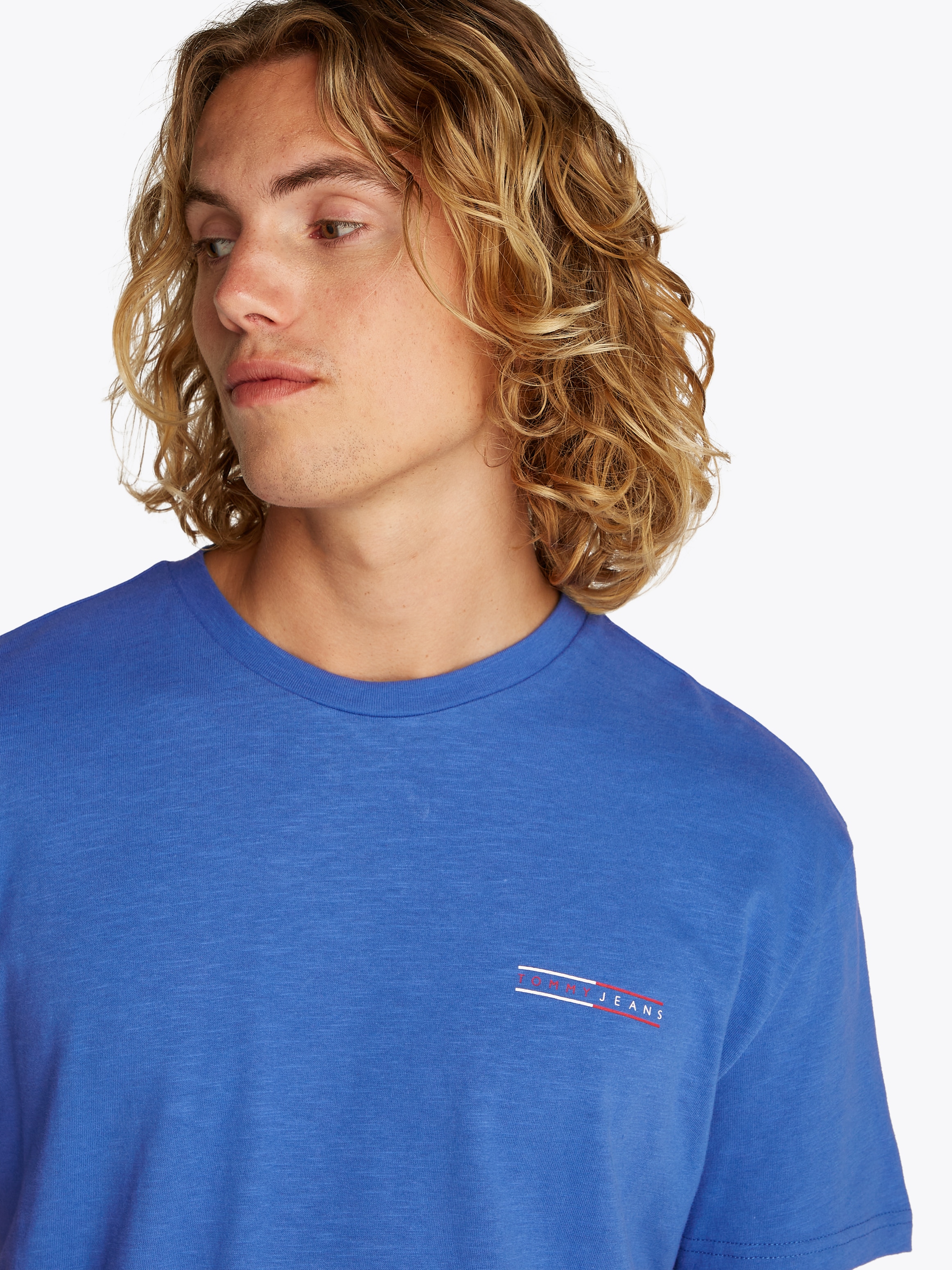 Tommy Jeans Kurzarmshirt »TJM REG GRAPHIC SLUB TEE EXT«, Mit Rundhalsausschnitt