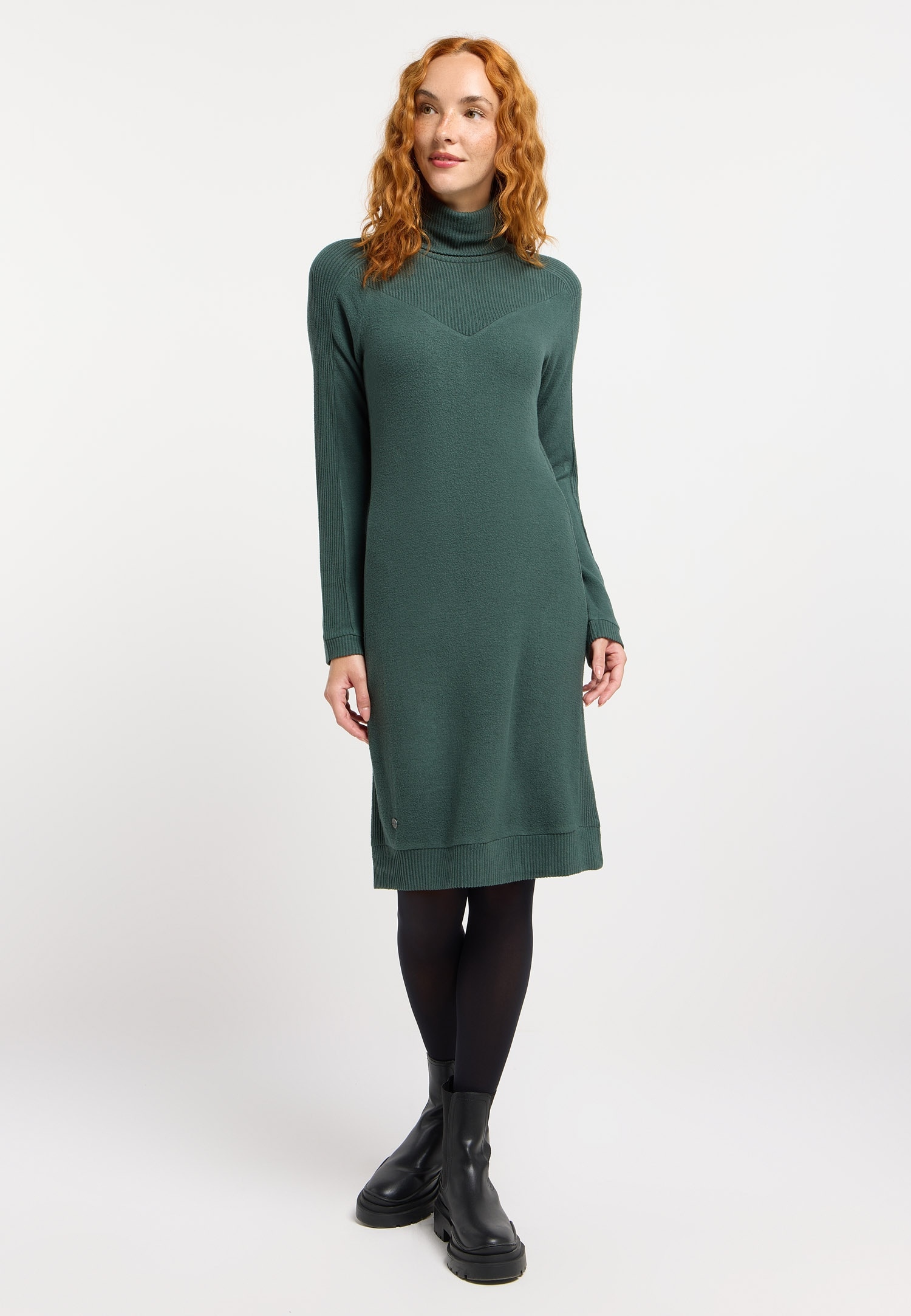 Ragwear Strickkleid »PEONA« Label-Applikation am Saum für den unverkennbaren ragwear-Look