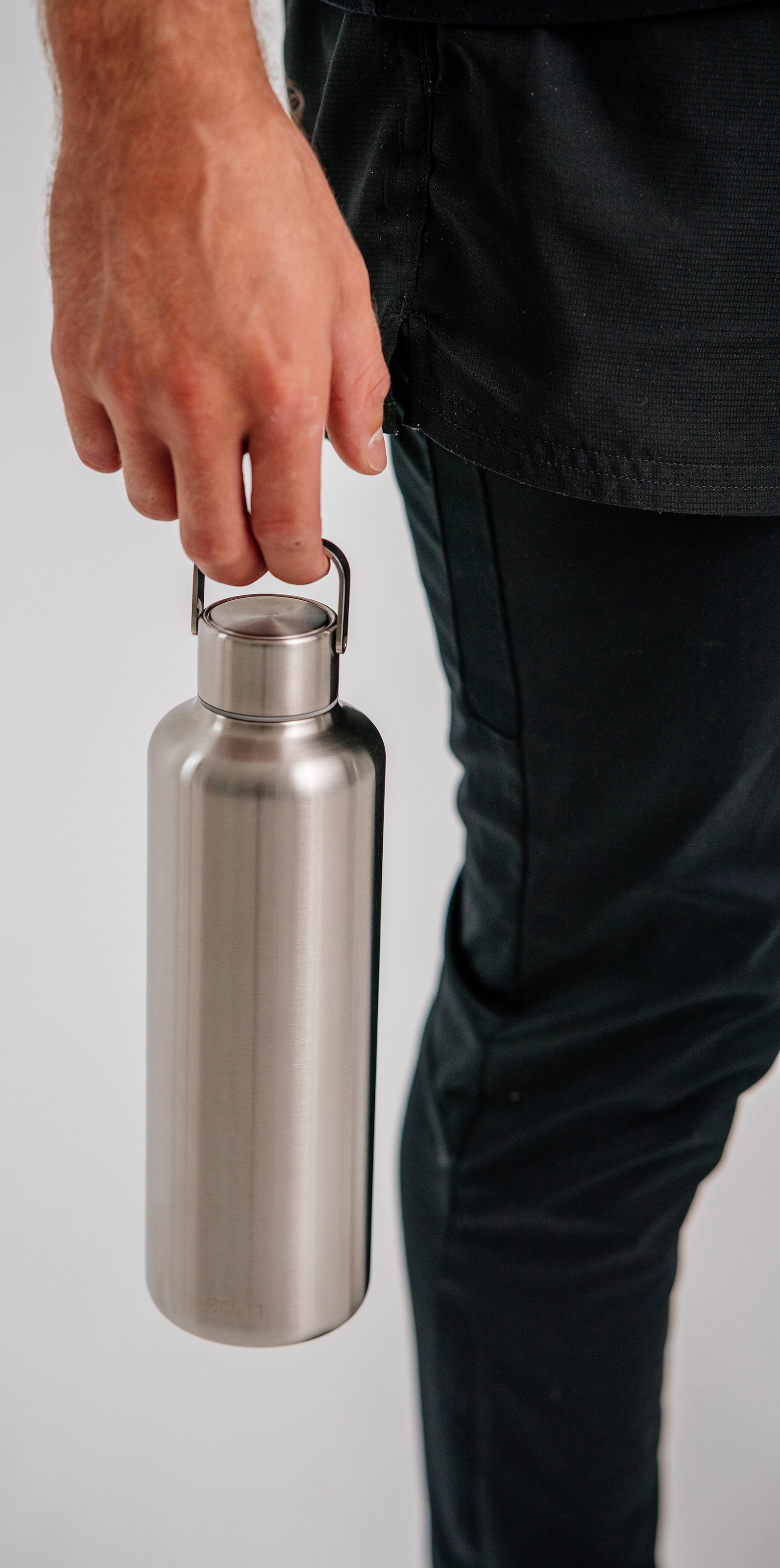 equa Trinkflasche »Timeless Off Steel«, Trinkflaschen-Leichtgewicht aus Edelstahl, mit Tragegriff