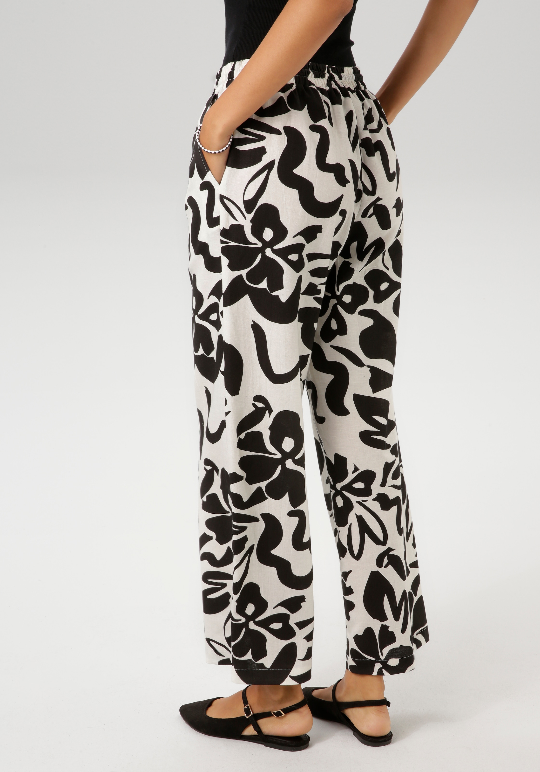 Aniston CASUAL Schlupfhose, mit großflächigen Blättern bedruckt - NEUE KOLLEKTION