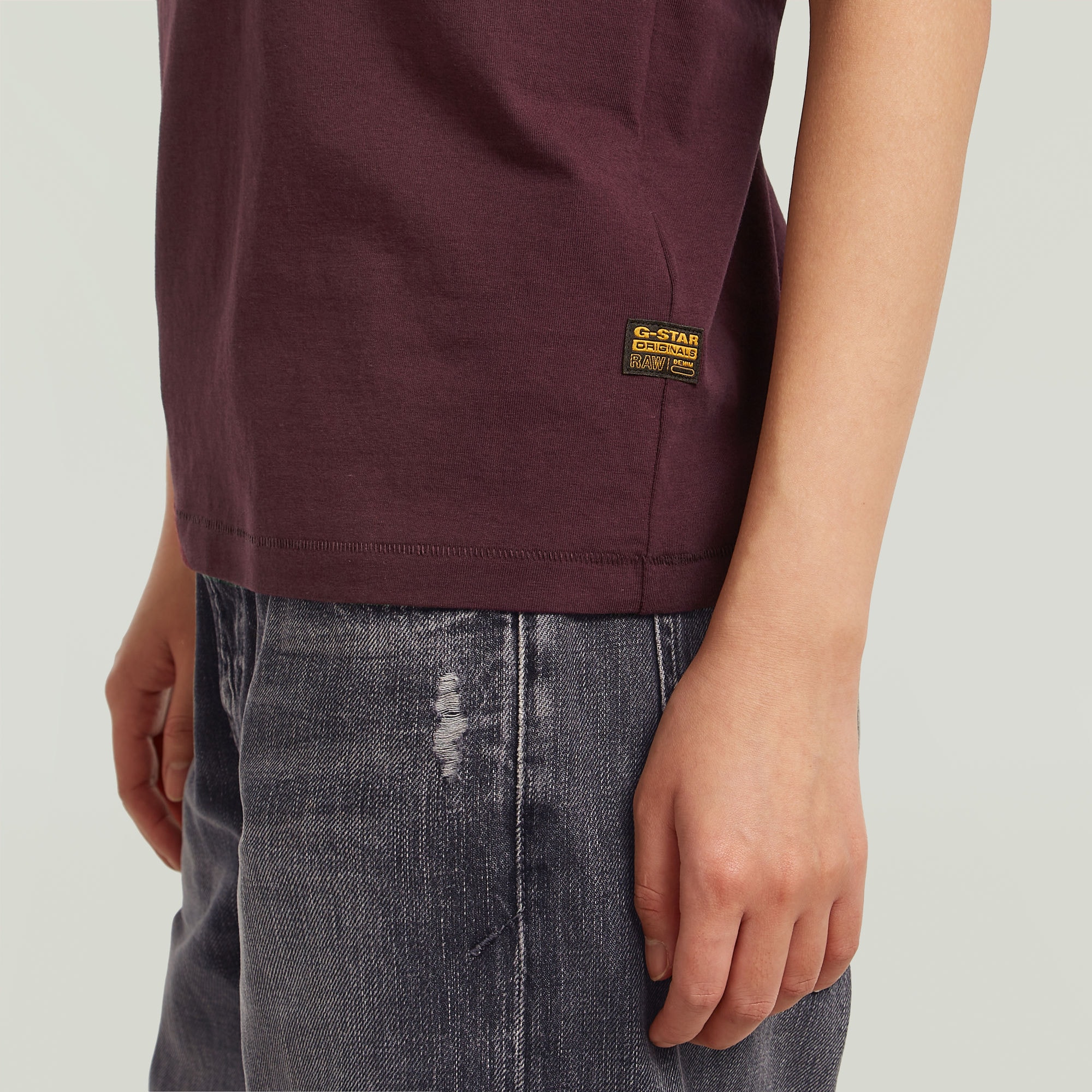 G-STAR T-Shirt »Nifous«, mit kleiner Logo-Stickerei