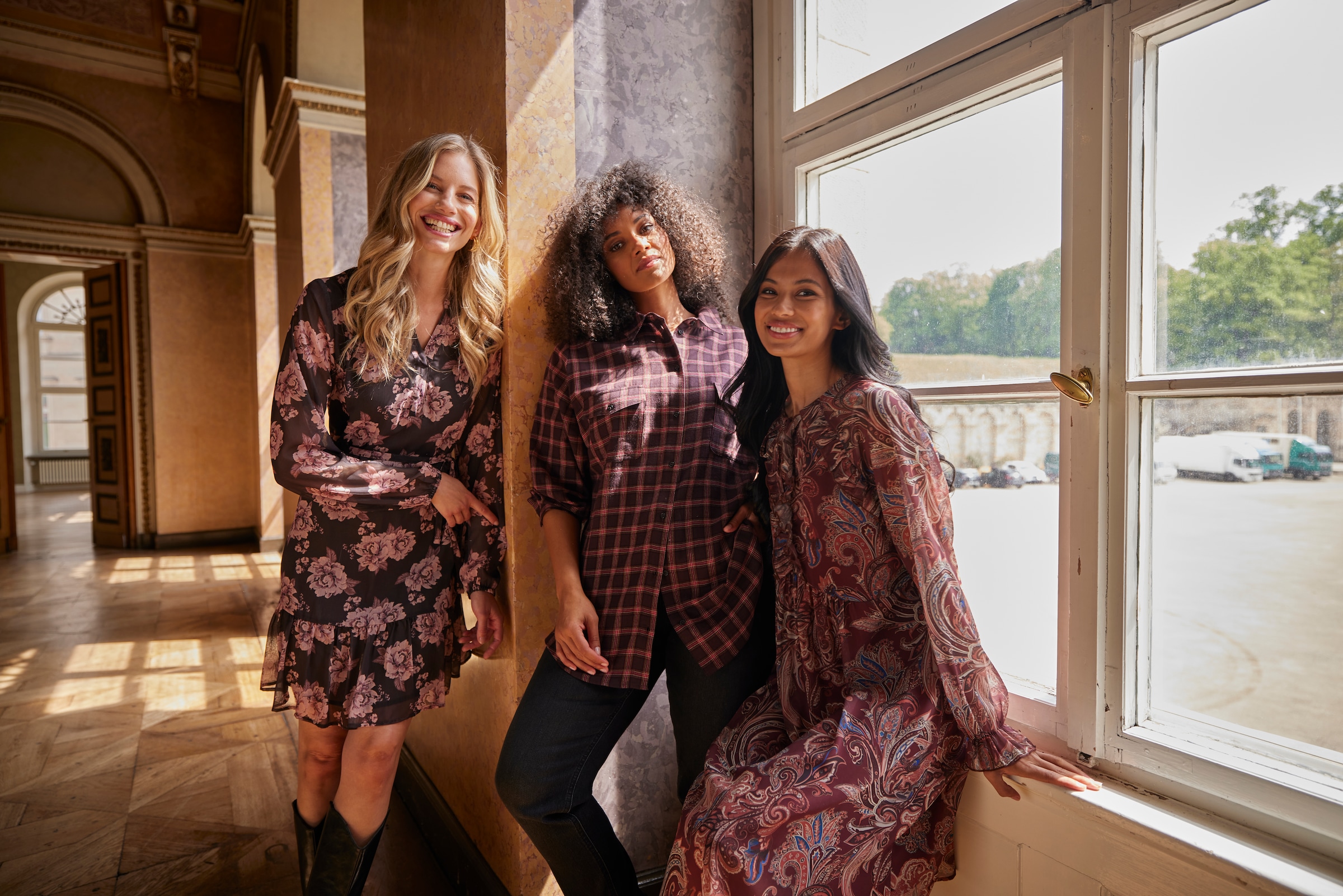 Aniston SELECTED Chiffonkleid mit Volants entlang des Ausschnitts und den Ärmeln - NEUE KOLLEKTION