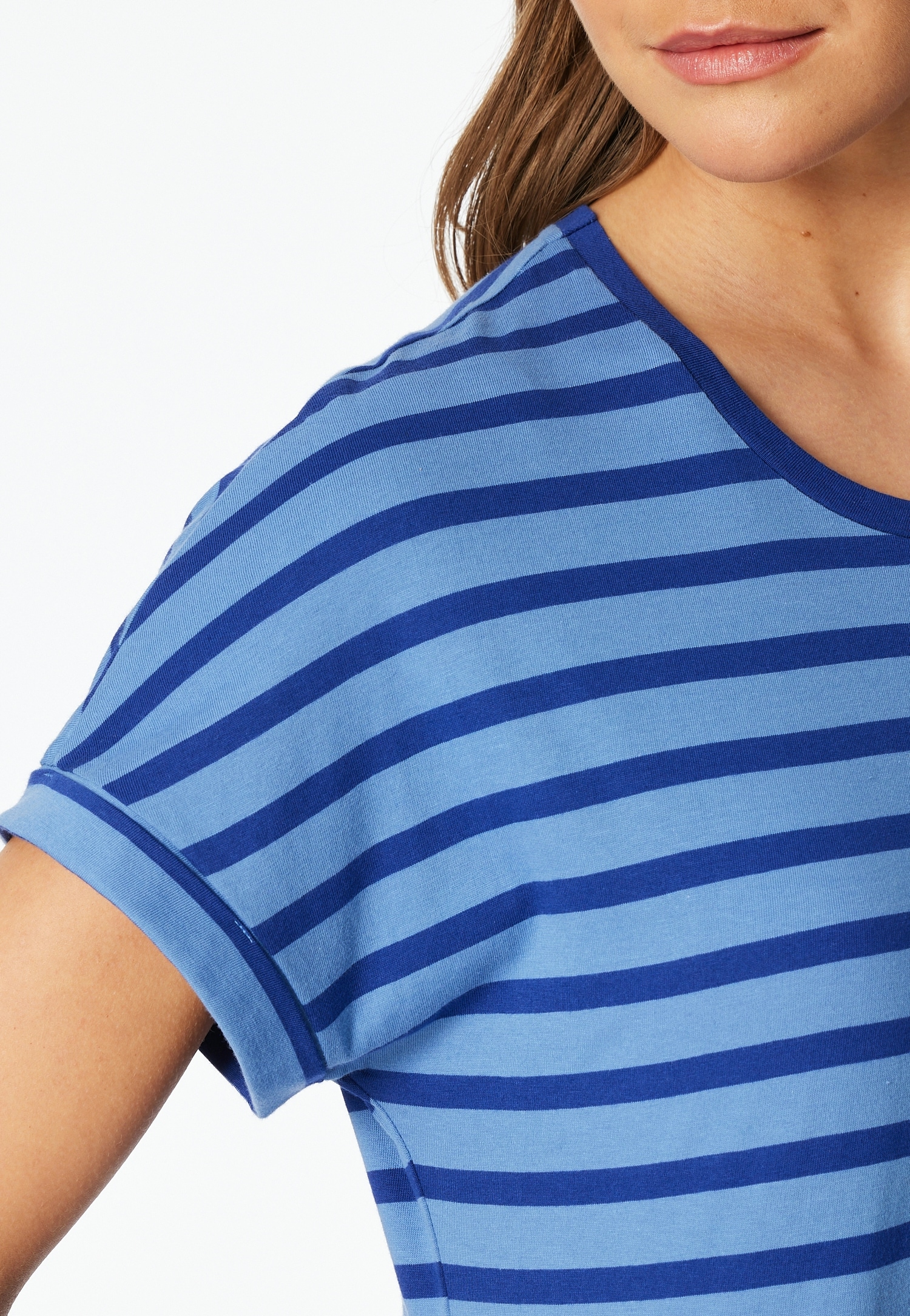 Schiesser Nachthemd »Casual Essentials« Seitennahttaschen mit garngefärbten Streifen und sportlichen Taschen