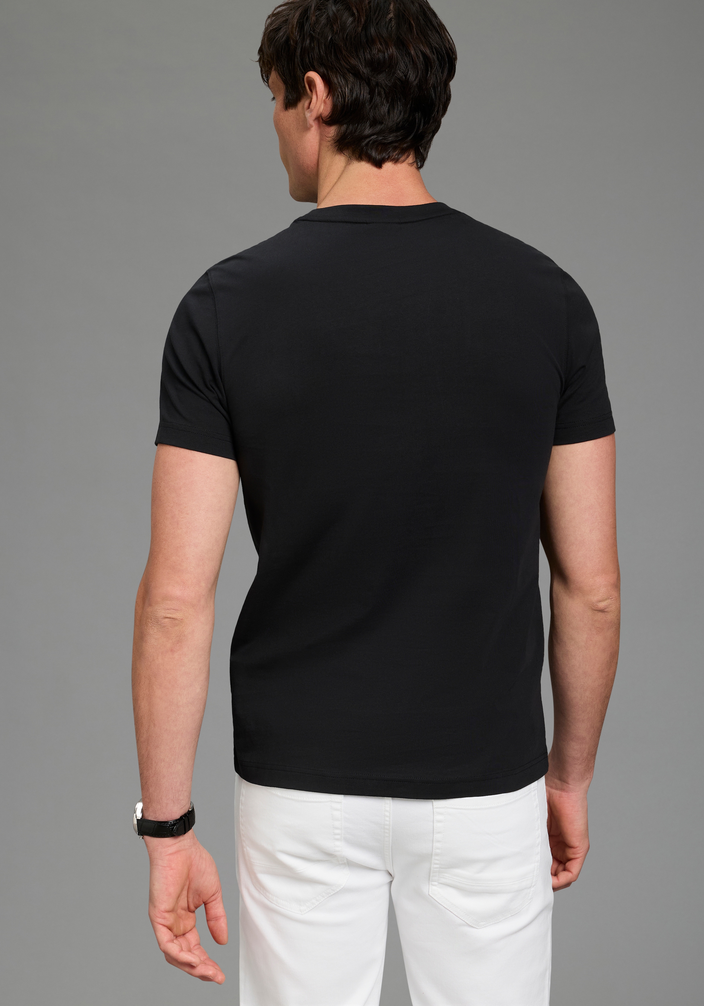 Bruno Banani T-Shirt schmale Passform, Halbarmshirt, bedruckte Optik