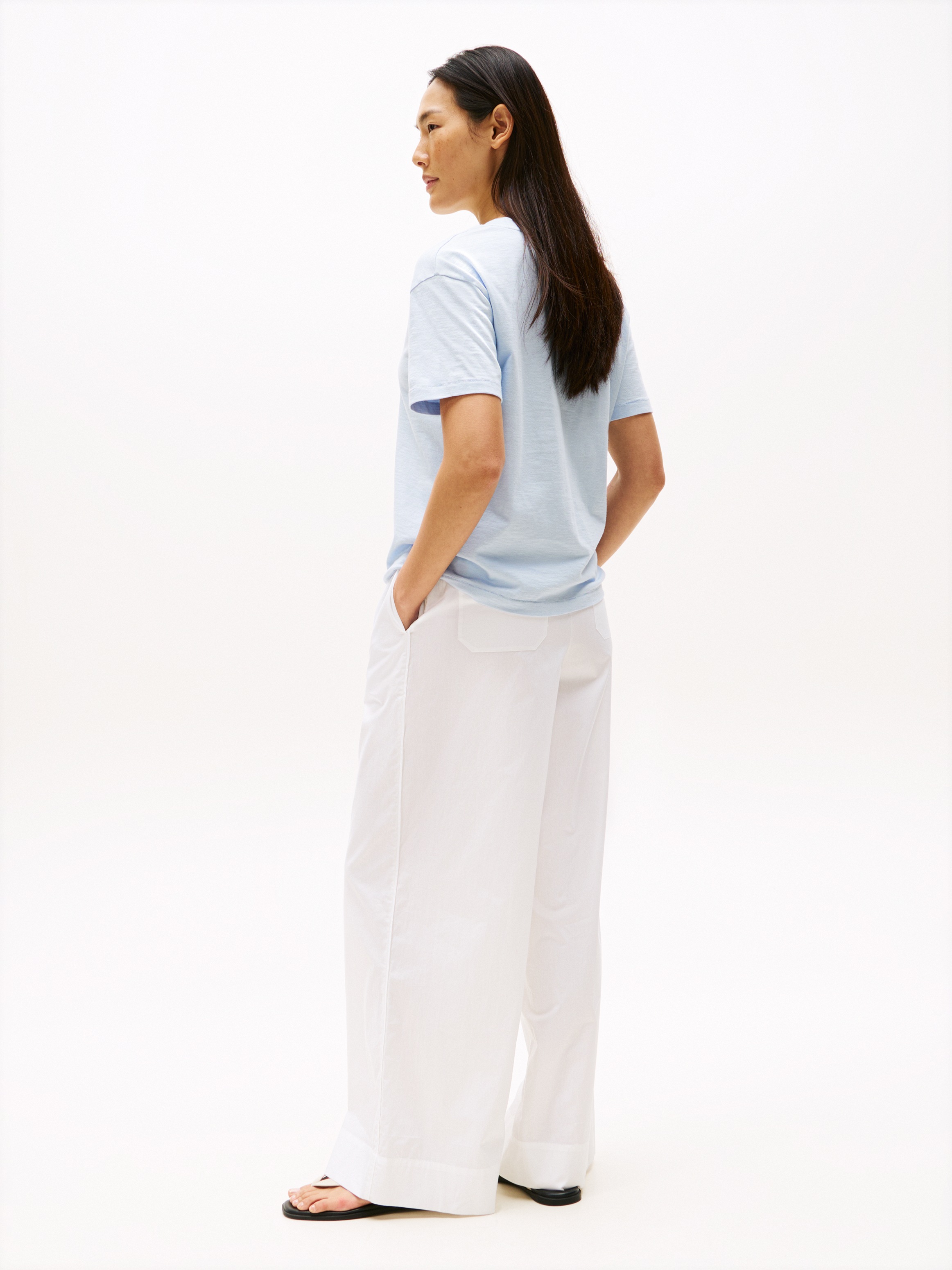 Tommy Hilfiger T-Shirt »SLUB CROP V-NK SS«, mit offener Kante, mit Logostickerei