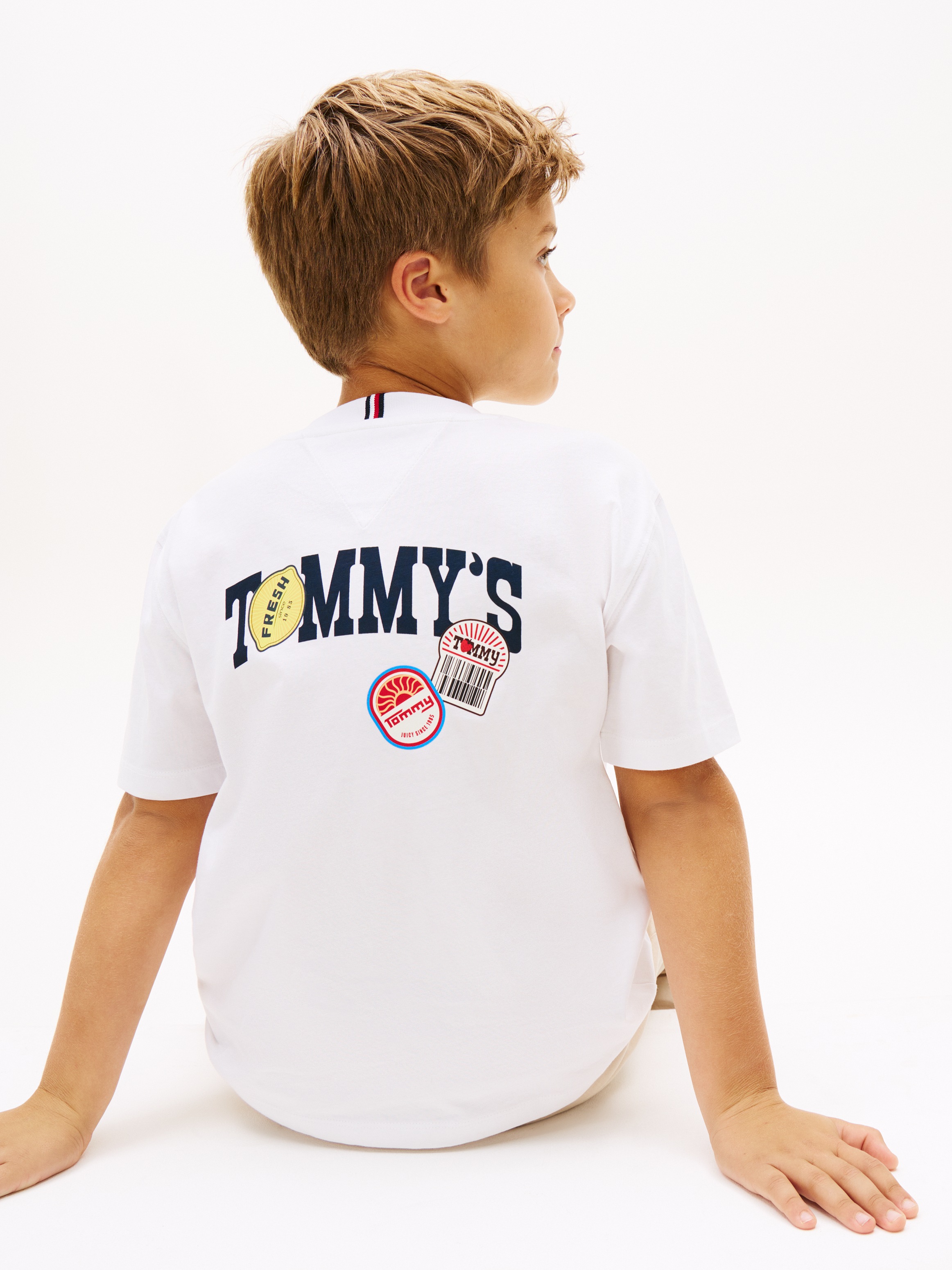 Tommy Hilfiger T-Shirt »STICKER PRINT GRAPHIC T-SHIRT« Kinder bis 16 Jahre, mit Sticker-Print