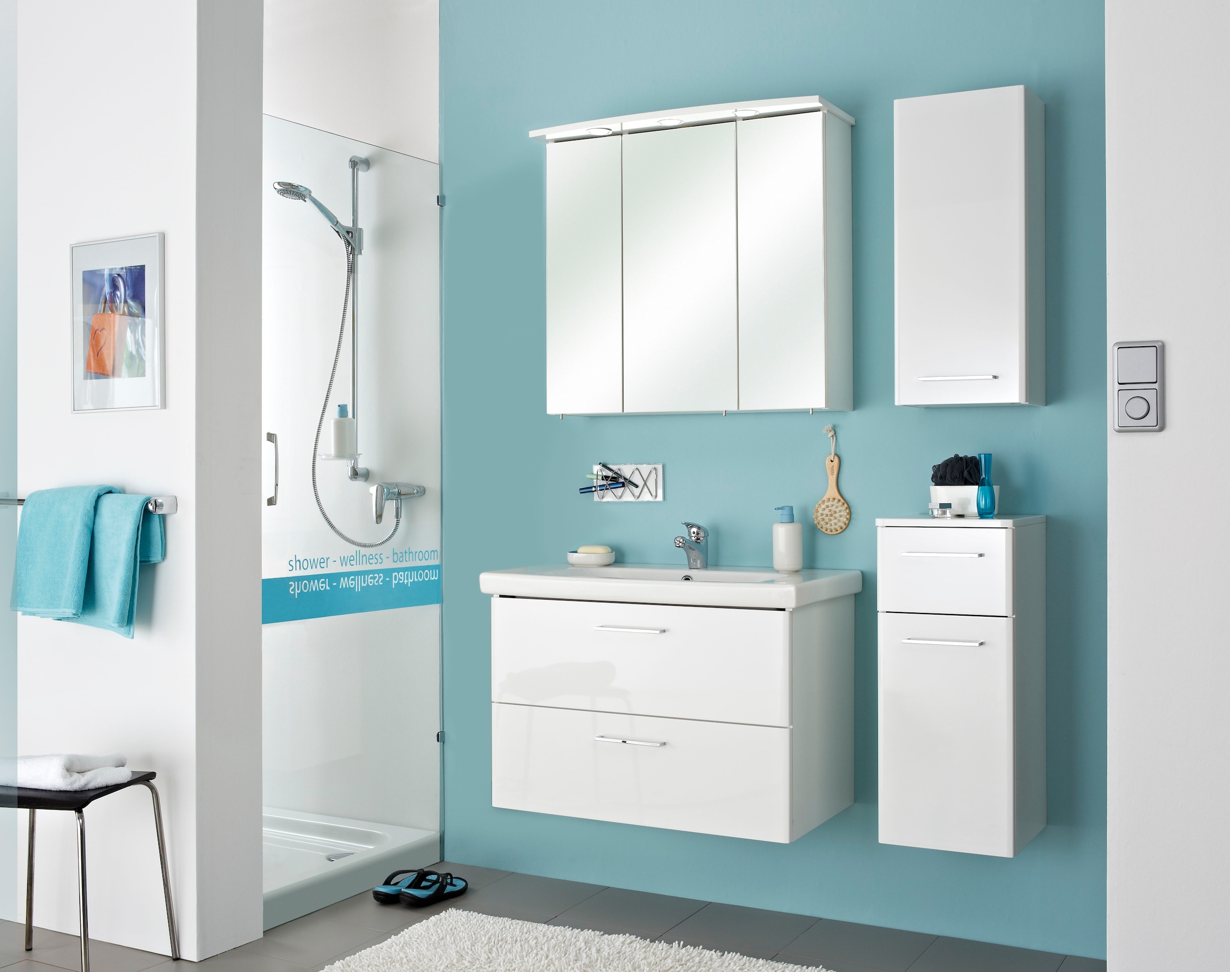 Saphir Spiegelschrank »Quickset 316 Badschrank, 3 Spiegeltüren, 6 Einlegeböden, 75 cm breit«, inkl. LED-Beleuchtung, Türdämpfer, Schalter-/Steckdosenkombination