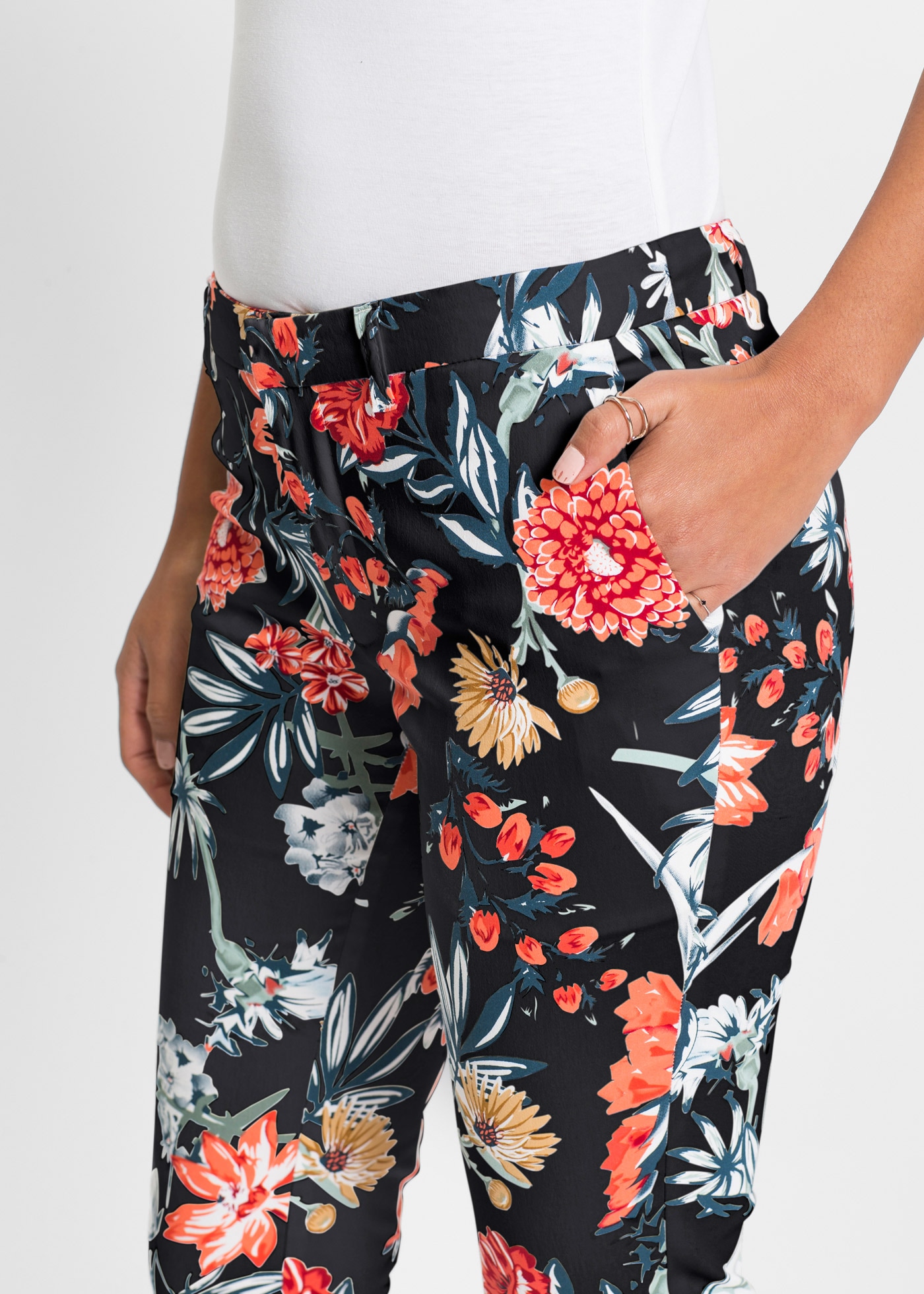 bonprix 7/8-Hose  aus Baumwolle mit Elasthan, Regular Fit, femininer Stil