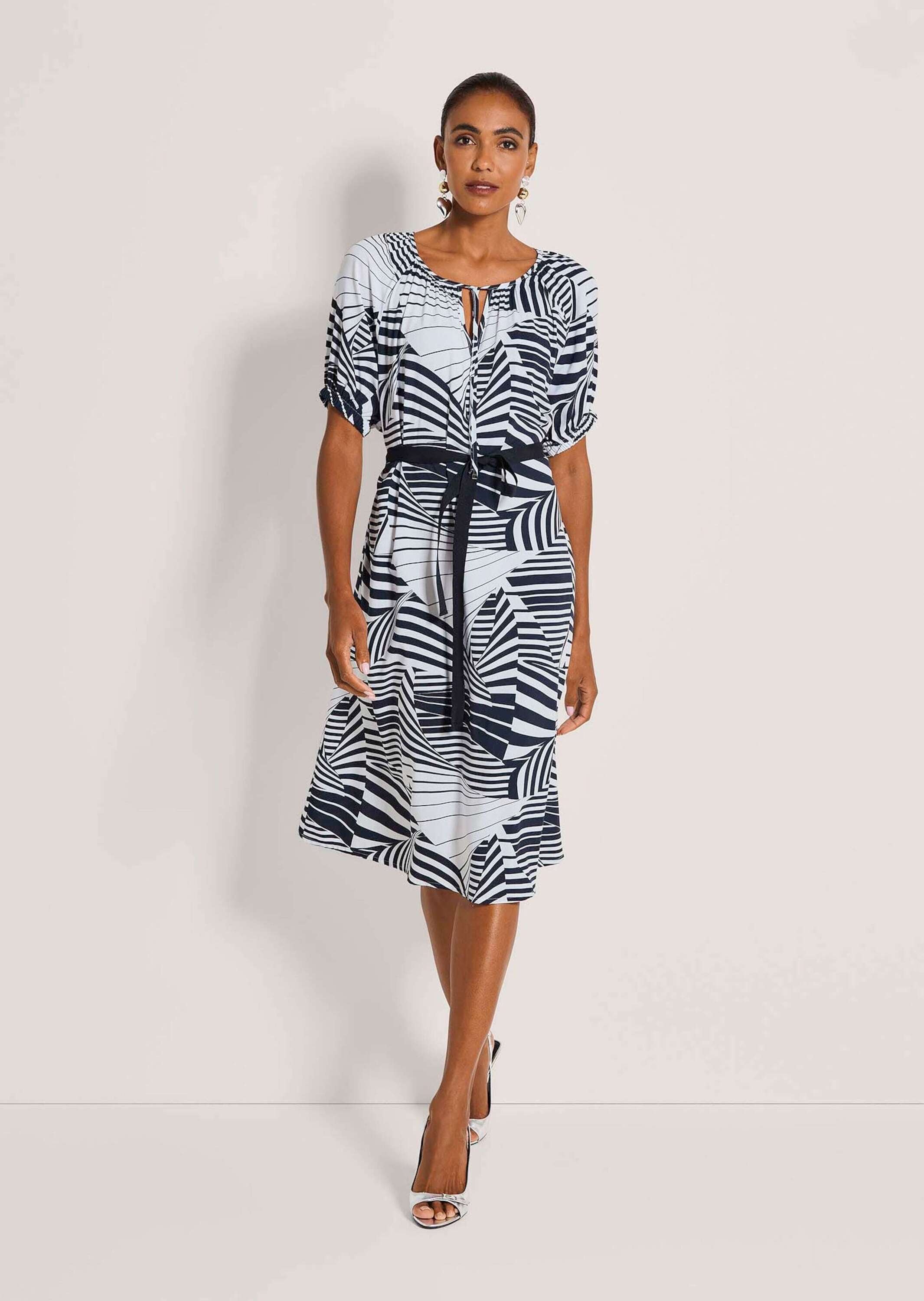 MADELEINE Midikleid »Sommerkleid Druckkleid mit grafischem Muster«